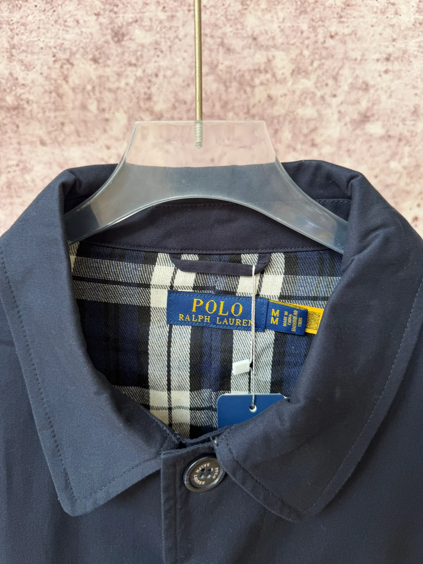 P530 Ralph Lauren autumn unisex long windbreaker jacket, pure cotton twill fabric, with plaid lining inside, customized hardware accessories, fine workmanship, loose fit for both men and women, full of temperament on the upper body, and the split hem design adds to the style.